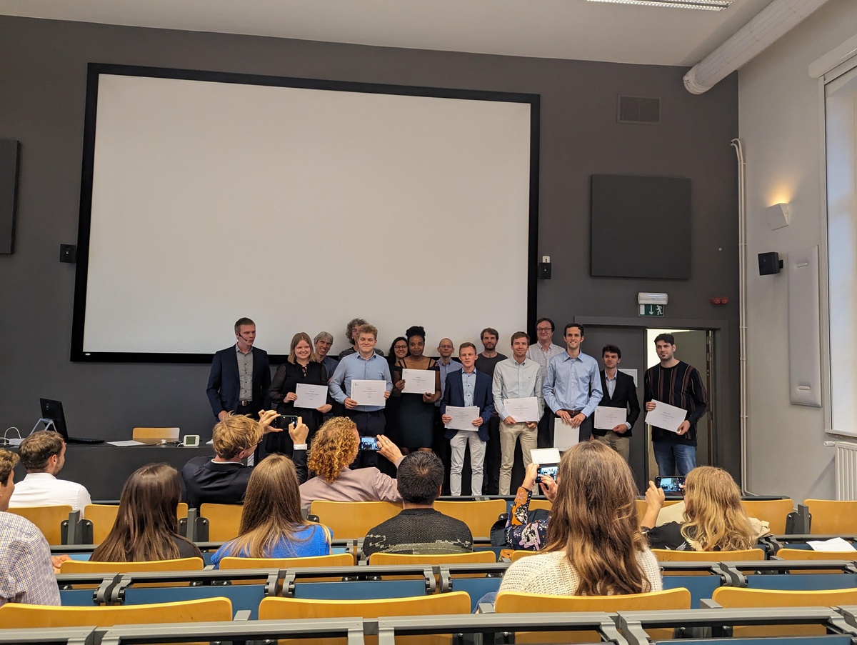 Les élèves du post-graduat lors de la remise de certificats.