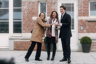 De twee directeurs met de staatssecretaris: Ella Jamsin (links), Valérie Trouet (midden) en Thomas Dermine (rechts). Credits: Nathan De Fortunato.