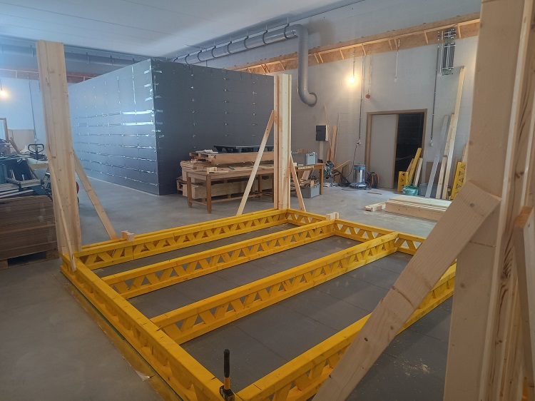 5. The floor frame has been installed, and the side frames will be mounted next. The MSR for palaeomagnetic applications can be seen in the background.